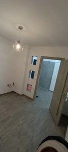 Proprietar. vand apartament cu 2 camere - imagine 8