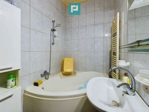 Apartament la curte comună cu terasă pavată! - imagine 20