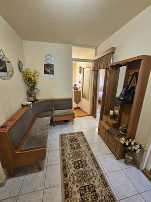 Apartament 3 camere decomandat, zona Strand - imagine 2