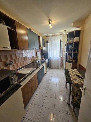 Apartament 3 camere decomandat, zona Strand - imagine 3