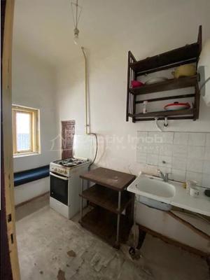 4 camere in vila-zona ultracentrala, Piata Victoriei, de renovat - imagine 15