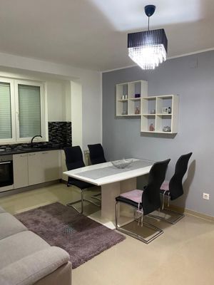 Vând apartament cu 2 camere în zona centrala - imagine 3