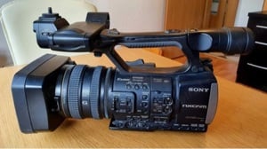 Sony HXR-NX3 + Sony AC-VQ1050 + kit lampă Fotodiox LED170DS + geantă 