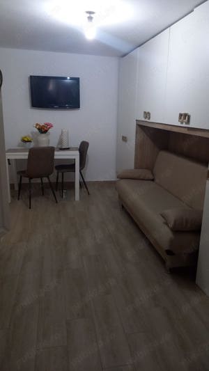 Închiriez în regim hotelier garsoniera în Arad zona Centru-Pta M.Viteazul.