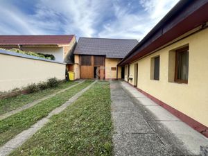 Casa - singur in curte - teren de 935mp - imagine 2