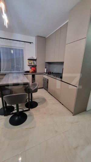 Apartament 3 camere, 77mp, panorama, 2 terase, garaj, zona Teilor - imagine 8