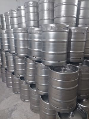 Vand butoaie inox bere 50l  - 300 lei, cu reductie - 350 lei.