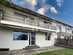 Casa triplex 4 camere,  finisata si mobilata, la cheie, Europa