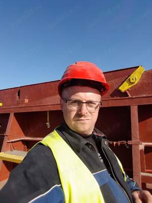 caut urgent loc de munca ca macaragiu portuar..