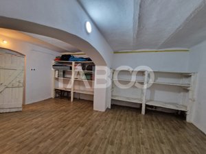 Apartament 4 camere spatiu comercial garaj si pivnita central Sibiu - imagine 12