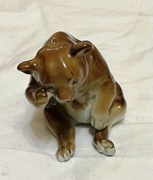 bibelou portelan romanesc vechi vintage comunist  urs are inaltimea maxima de 12 cm