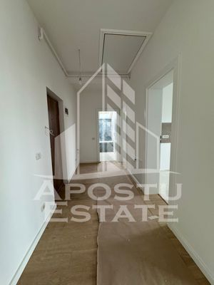 Apartament cu 2camere decomandat,spatiu de depozitare de 65mp. - imagine 5