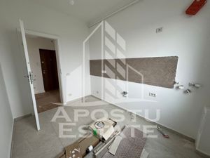 Apartament cu 2camere decomandat,spatiu de depozitare de 65mp. - imagine 7