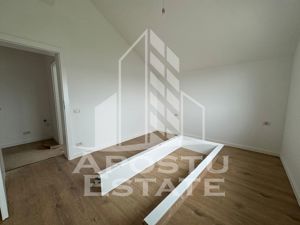 Apartament cu 2camere decomandat,spatiu de depozitare de 65mp. - imagine 9