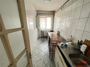 Apartament 3 camere , zona centrala, parter - imagine 5