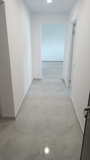 Apartament 3 camere semidecomandat, 7 din 10, renovat, bloc reabilitat.