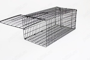 Capcană mecanică cu arc pentru rozătoare (șoareci), cu o intrare