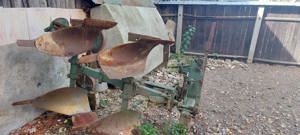 Plug reversibil doua brazdare