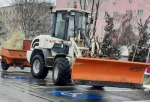 Utilaj deszăpezire,  cupă, lamă si sărărită ( de inchiriat) Slobozia 