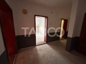 Spatiu comercial de inchiriat 15 camere 9 bai 400 mpu in Strand Sibiu - imagine 18