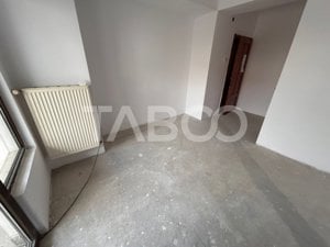 Spatiu comercial de inchiriat 15 camere 9 bai 400 mpu in Strand Sibiu - imagine 4