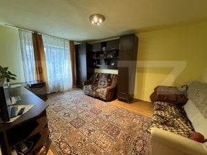 Apartament cu 3 camere, zona Cornisa