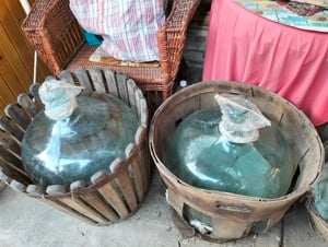 Vând 3 baloane de vin