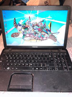 vand laptop Toshiba Satelite i3