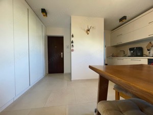 Complet renovat, posibilitate decomandat, model mare, balcon inchis in termopan. - imagine 12