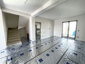 Duplex cu 5 camere despartit prin camera tehnica in Mosnita Noua