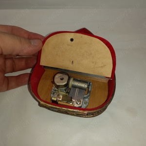 mecanism vechi și jumătate de cutie muzicală, de restaurat