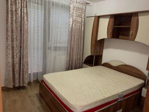 Închiriez apartament cu 3 camere - imagine 2