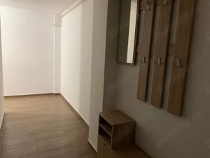 Închiriez apartament cu 3 camere - imagine 7