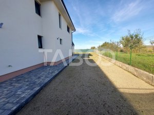 Casa individuala de vanzare 150 mpu si teren 634 mp Tineretului Sibiu - imagine 4