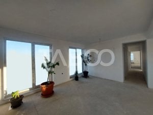 Penthouse 4 camere 2 bai 102mpu terasa 79mp parcare privata Sebes Alba