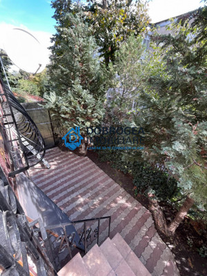  ZONA PECO- 3 CAMERE  MOBILAT SI UTILAT MODERN, GRADINA PRIVATA ,PARCARE - imagine 4