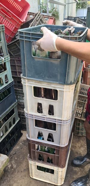 Navete de bere, suc cu sticle, diverse marci si dimensiuni. - imagine 8