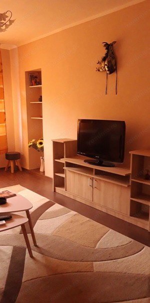 Apartament 2 camere in zona 1 Decembrie  - imagine 2