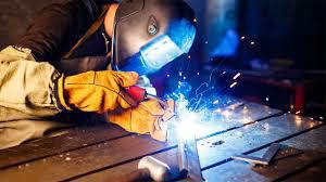 Angajăm un sudor și personal calificat  construcții 