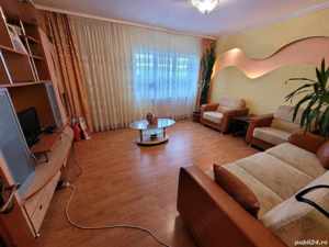 Apartament cu trei camere, decomandat, bloc deosebit, etaj 3 pe Stefan cel Mare, liber, prin Ravirom