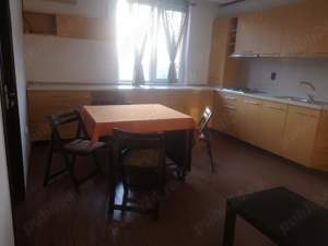 Vand apartament 2 camere si bucatarie separat