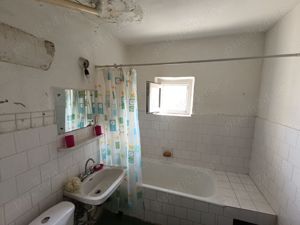 Vând apartament de 3 camere decomandate în suprafață de 57,25mp, situat în Balș blocul 43 Zona Jiul. - imagine 7