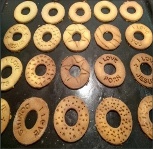 oferta 3 forme covrig pretzel  la fel sau diferite de 5cm-6cm = 25lei - imagine 2