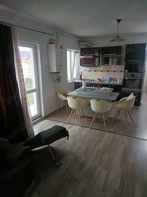 De vânzare apartament 3 camere 