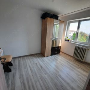 Vând apartament 3 camere semidecomandat, etajul 4 din 4 - imagine 6