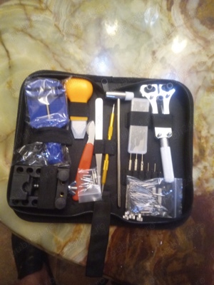 Vând trusa reparat ceasuri  înlocuit baterie telescoape bratara