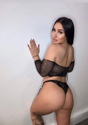 Alina Brunetă Sexy Azi Am Ajuns !! 