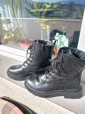 Vând ghete dama produs de calitate mărimea 39,in stare perfecta.