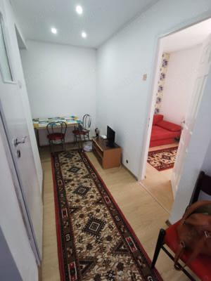 Închiriez Apartament 2 camere ,bucătărie, baie, etaj intermediar 