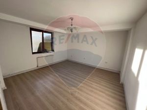 Casă cu 6 camere de vânzare în Pitești - imagine 8